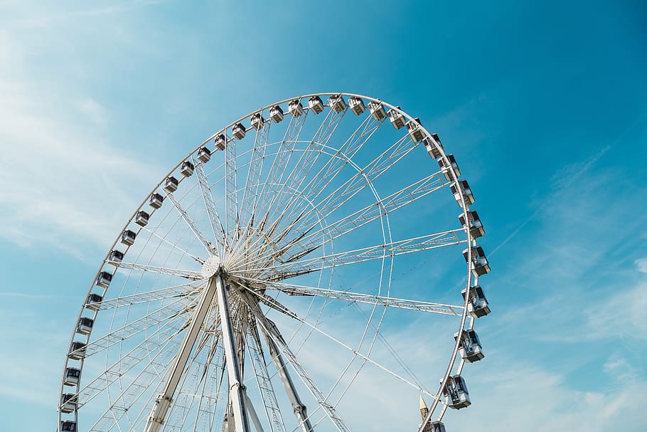kincir putih, kincir ria, roda, biru, langit, hiburan, taman, naik, petualangan, kesenangan