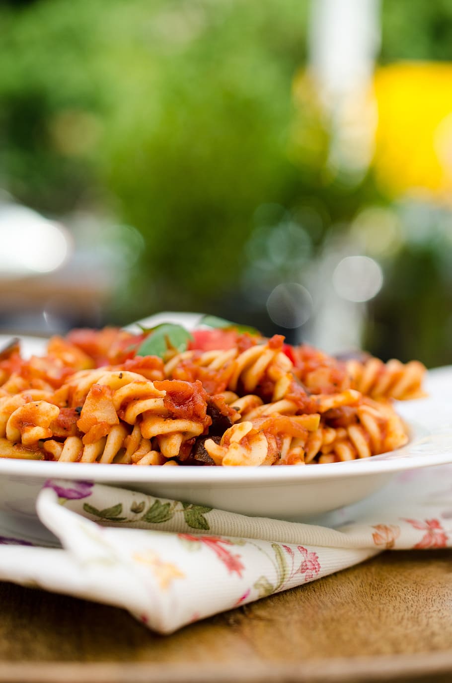 パスタ, トマトソース, イタリアンパスタ, 食べ物, 食べ物と飲み物, 鮮度, テーブル, すぐに食べられる, セレクティブフォーカス, クローズアップ
