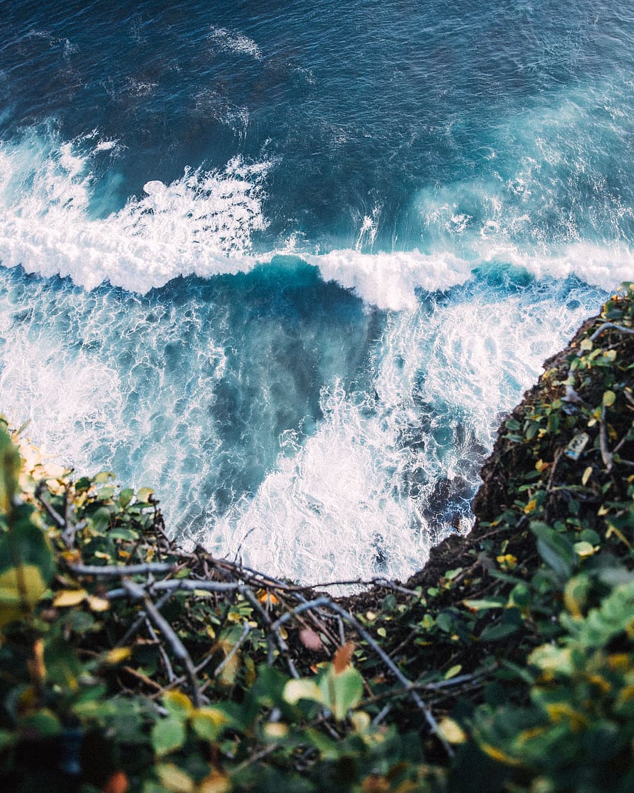 ondas, batendo, rochas, penhasco, oceano, mar, água, topo, espuma, costa