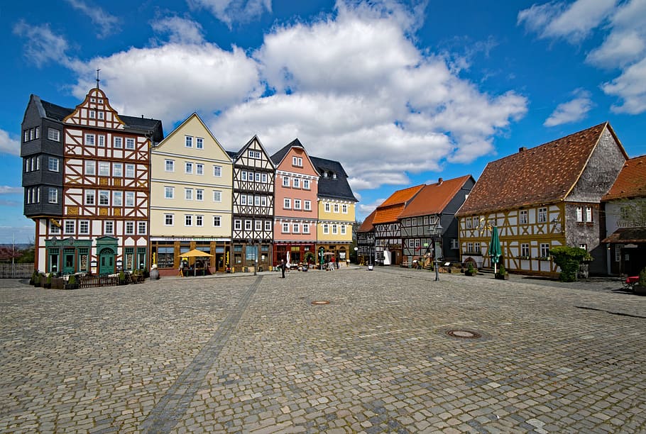 Neu-Anspach, Hesse, Alemania, parque hesse, casco antiguo, fachwerkhaus, braguero, arquitectura, taunus, lugares de interés