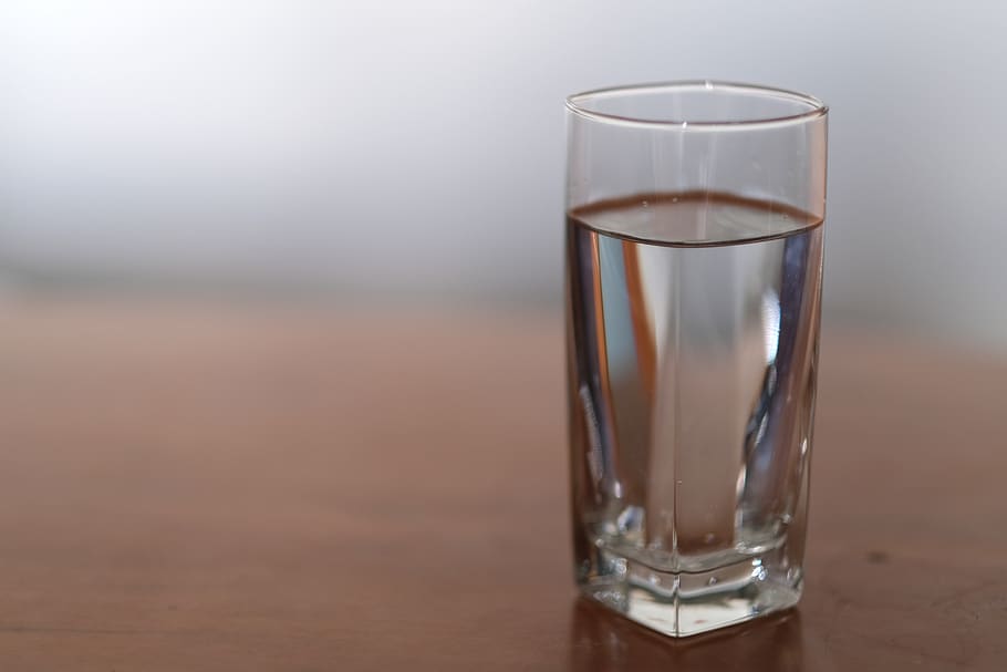 vaso, agua, sed, vaso de vidrio, agua limpia, bebida, equipamiento del hogar, refresco, mesa, material de vidrio