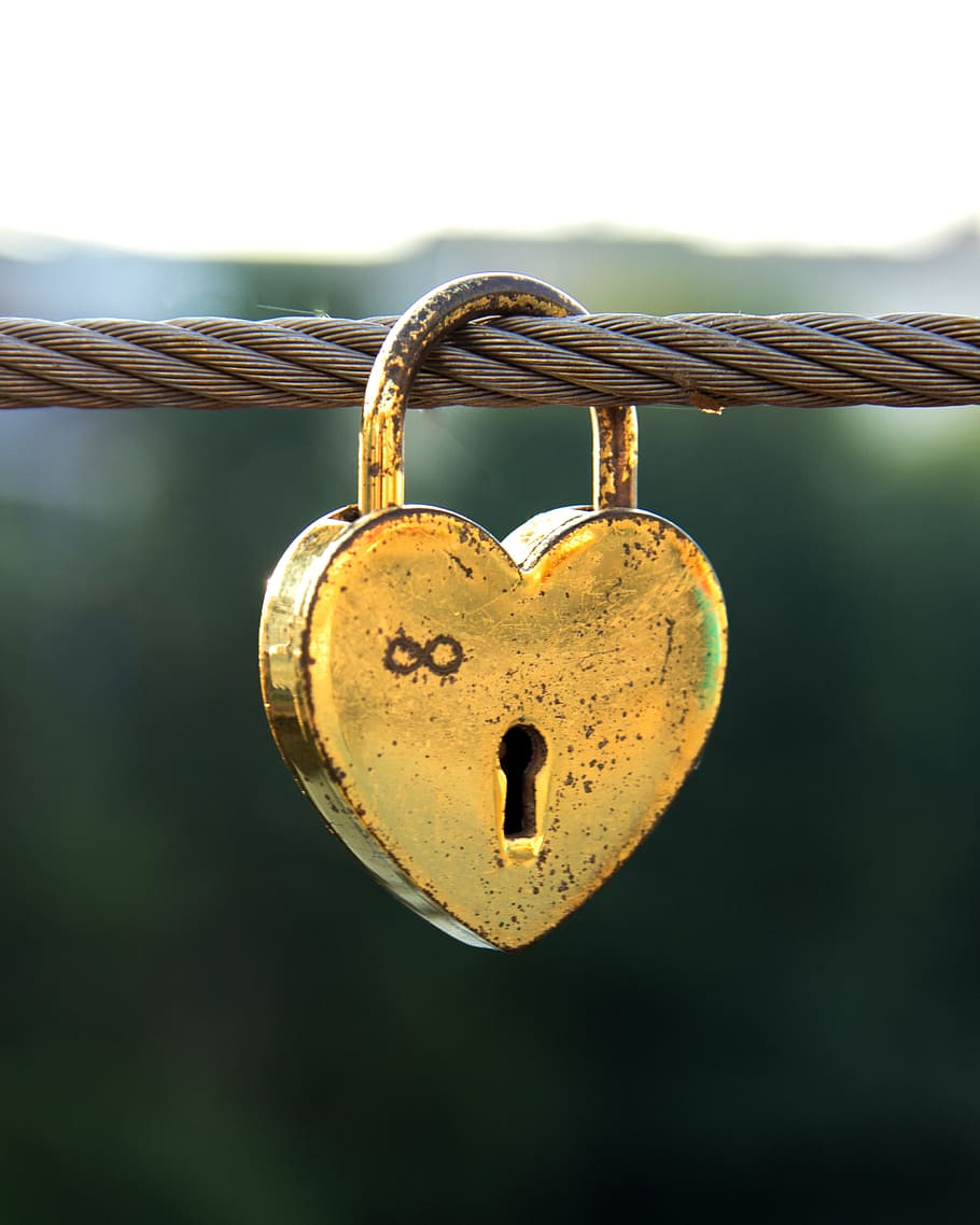 gembok kuningan berbentuk hati, hati, kastil, jembatan, cinta, gembok, koneksi, ditutup, romantis, kastil cinta