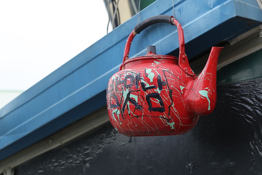 kettle, red, sake kettle, the old kettle, hanging, focus on foreground, day, close-up, text, communication
