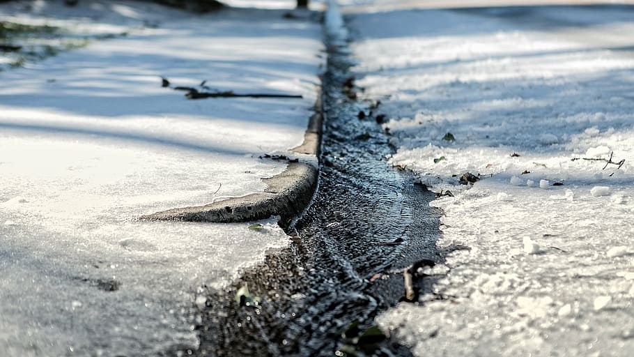 close-up photography, flowing, water, concrete, road, focus, grease, foor, snow, river
