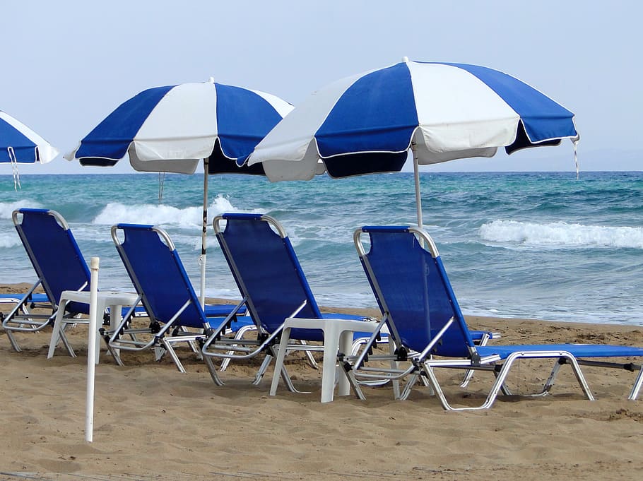 tumbonas, sombrillas, orilla del mar, vacaciones, mar, arena, playa, agua, azul, relajación