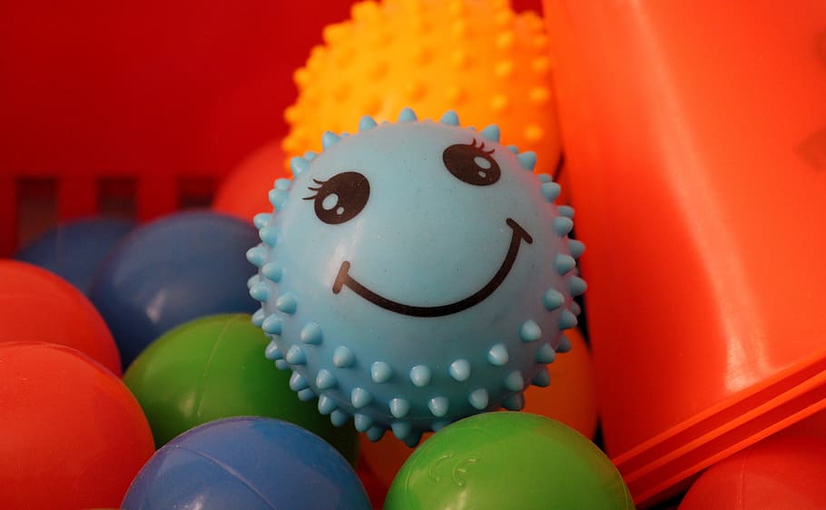 foso de bolas de colores variados, siesta, foso de bolas, juego, sensores, pelota, sensorikkiste, colorido, plástico, juguetes