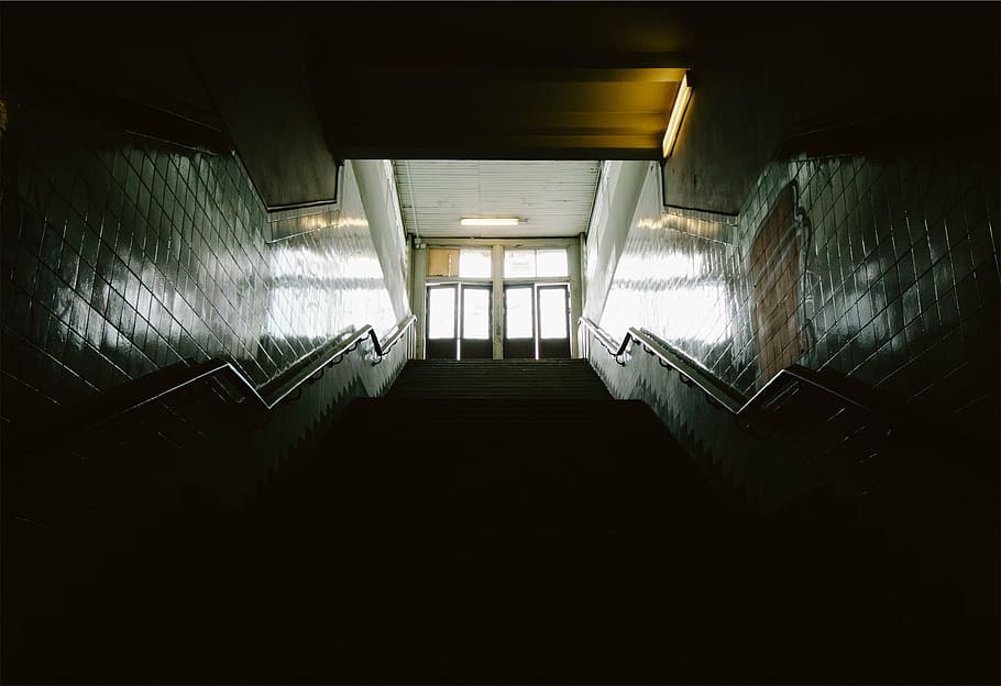 sin título, arquitectónico, fotografía, escalera, durante el día, hueco de la escalera, escaleras, escalones, paredes, azulejos