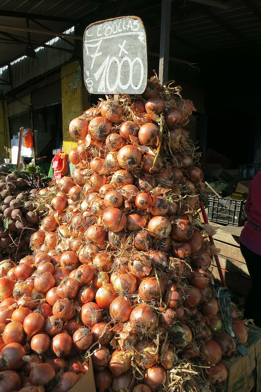 bunch, red, onions, brown, vegetables, food, market, food and drink, retail, agriculture