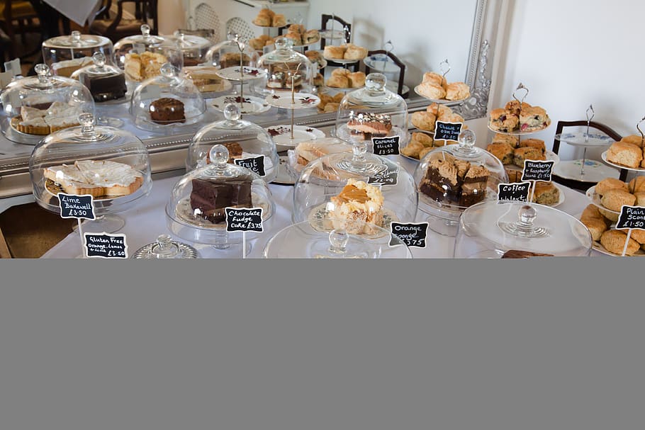 cake, cakes, sweet, bake, eat, dessert, delicious, pastries, glass hoods, caption