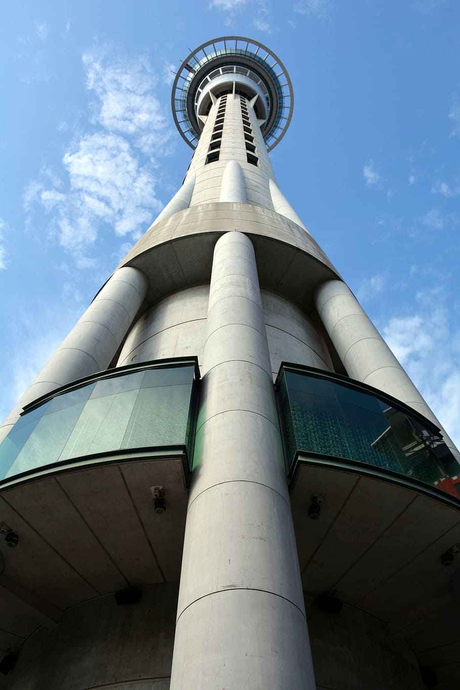 Sky Tower, Auckland, Nueva Zelanda, ciudad, torre, alta, isla del norte, vista de ángulo bajo, cielo, arquitectura