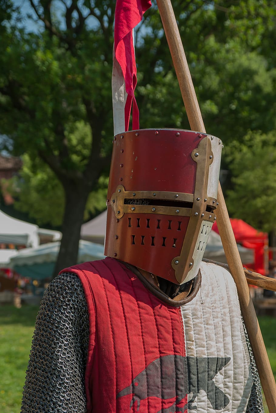 knight, helmet, armor, medieval festival, costume, focus on foreground, day, red, real people, tree
