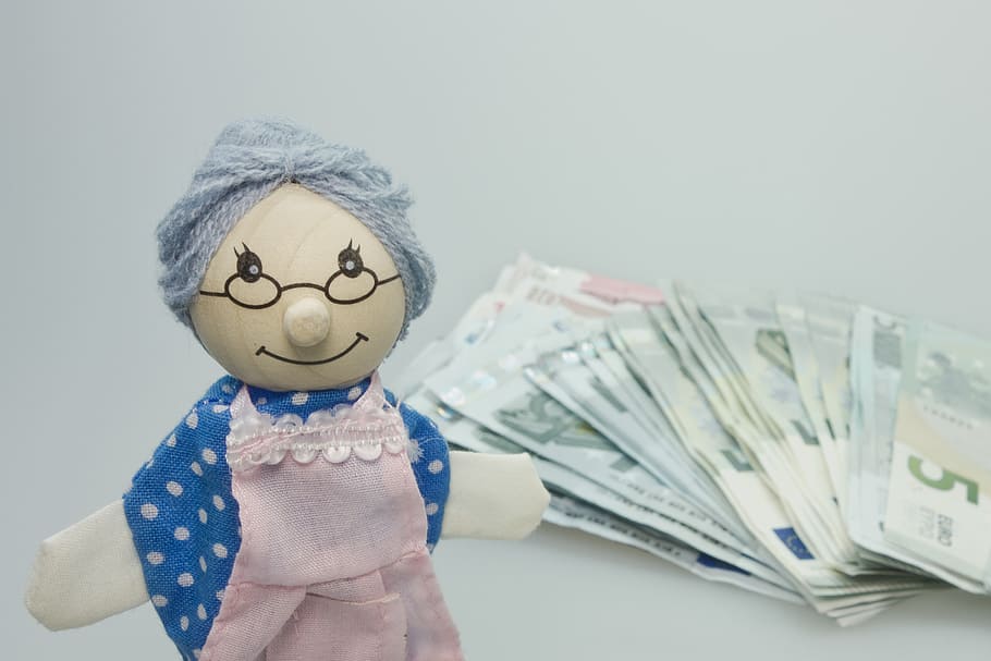 muñeca de mujer, billetes de banco, muñeca, abuela, juguetes para niños, madera, jugar, nostalgia, dinero, billete de banco