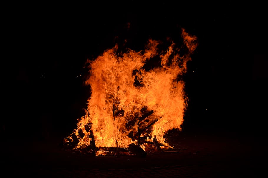 api paskah, paskah, api, pembakaran, api - fenomena alam, suhu panas, api unggun, malam, tidak ada orang, mencatat