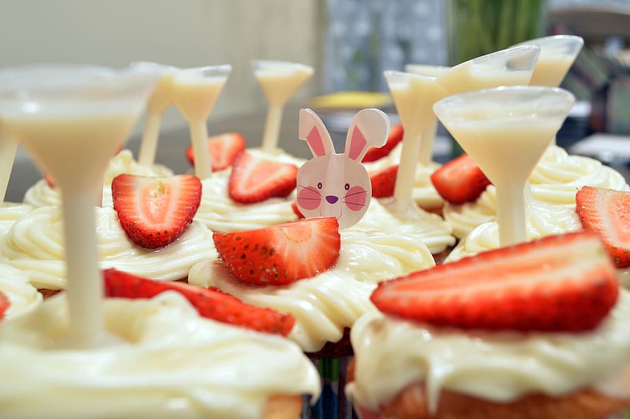 food, sweet, refreshment, strawberry, strawberries, cupcake, dessert, white, frosting, angel food cake