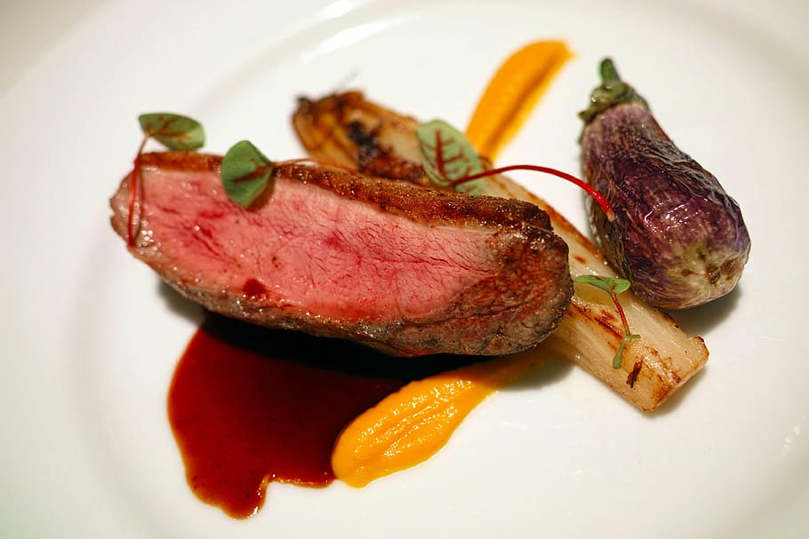 steak, spinach, eggplant, sauce, plate, restaurant, french cuisine, french, duck, duck meat