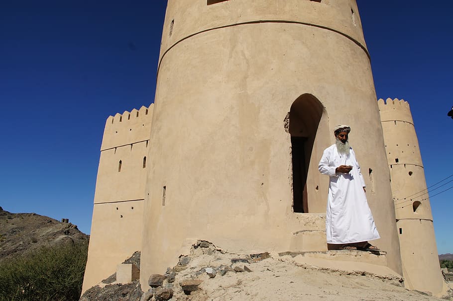 Omán, fuerte, árabes, castillo, turbante, teléfono móvil, historia, arquitectura, ruina antigua, vista de ángulo bajo