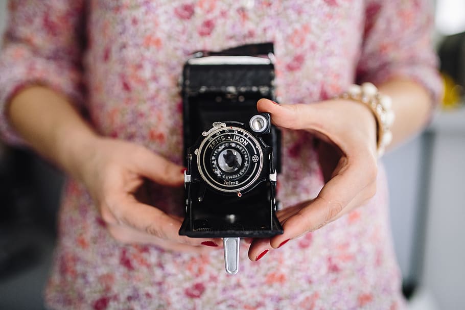vintage, kamera, pink, fotografi, fotografer, memegang, hpbby, wanita, bermacam-macam, item