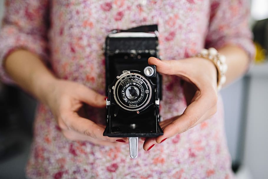 pink, holding, miscellaneous, items, Woman, vintage, camera, photography, photographer, hpbby