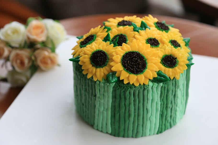 decorating the cake, cake, sweet, cream, flower, west point, dim sum, flowering plant, freshness, focus on foreground