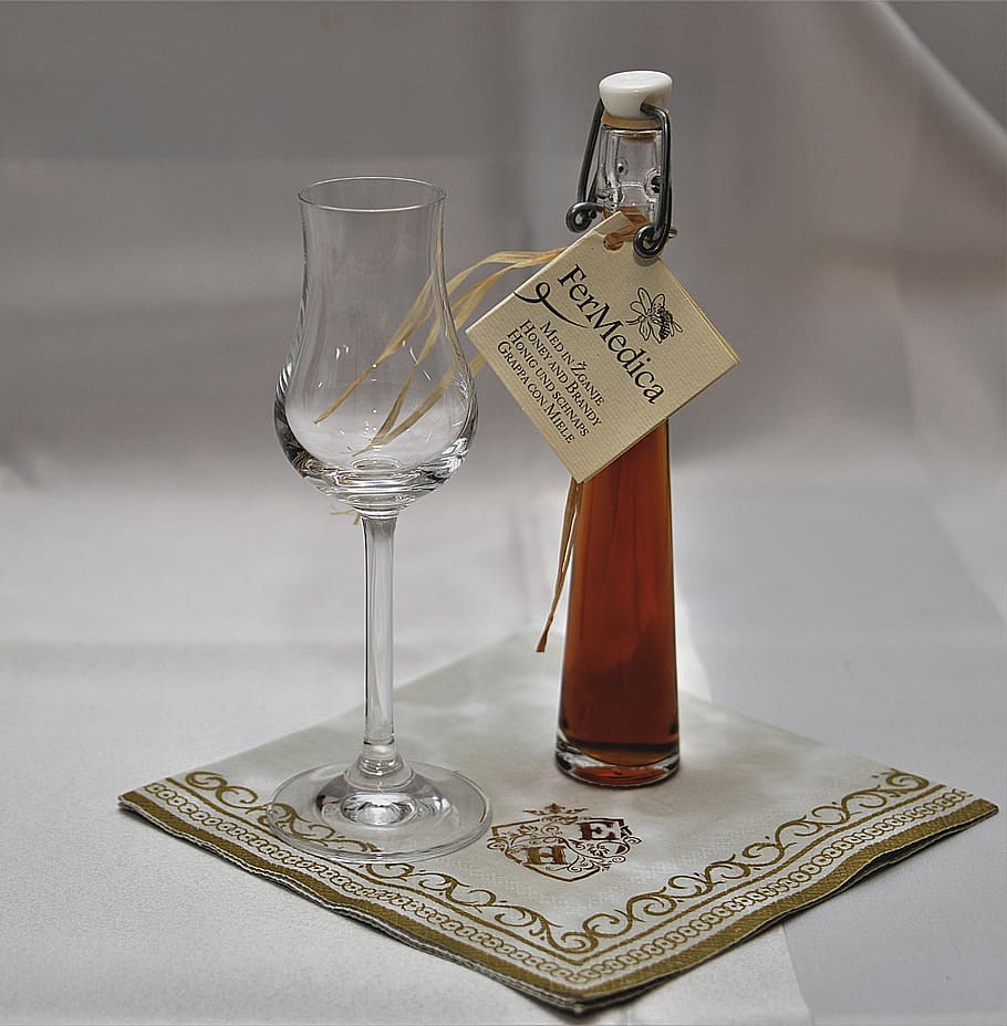 clear, glass decanter, wine glass, top, fabric mat, glass, liqueur, napkin, alcohol, drink