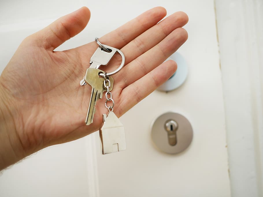 key, house keys, security, door key, keychain, castle, shut off, close to, close, hand