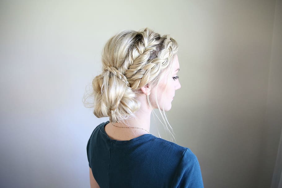 Hairstyles that Can Take You from the Office to Happy Hour