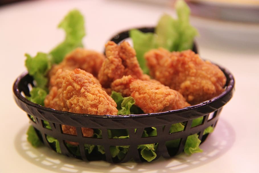 fried, chicken, letus, round, black, mesh plate, fried chicken, crunchy, poultry, meat