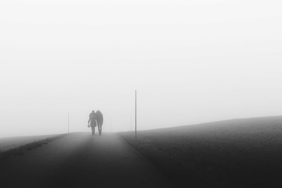 dua, orang, berjalan, jalan, abu-abu, skala, foto, pejalan kaki, pedesaan, kabut