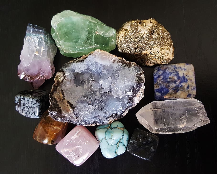 assorted, fragment stone lot, gems, gemstones, semi-precious, stones, amethyst, thunder egg, calcite, clear quartz