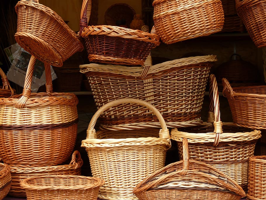 marrón, lote de cestas de mimbre, mimbre, cestas, tejido, sauce, material trenzado, artesanía, mercado, venta