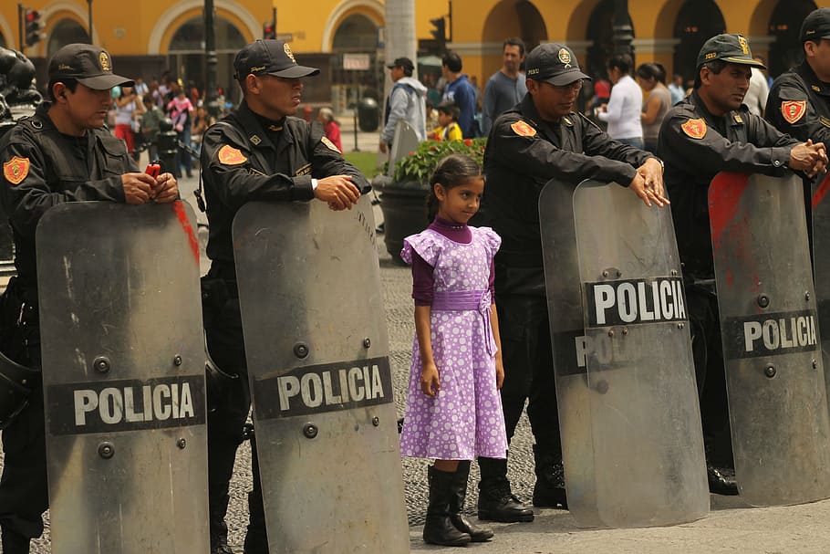 girl, standing, middle, policemen, police, peru, lima, child, plaza de armas, cops