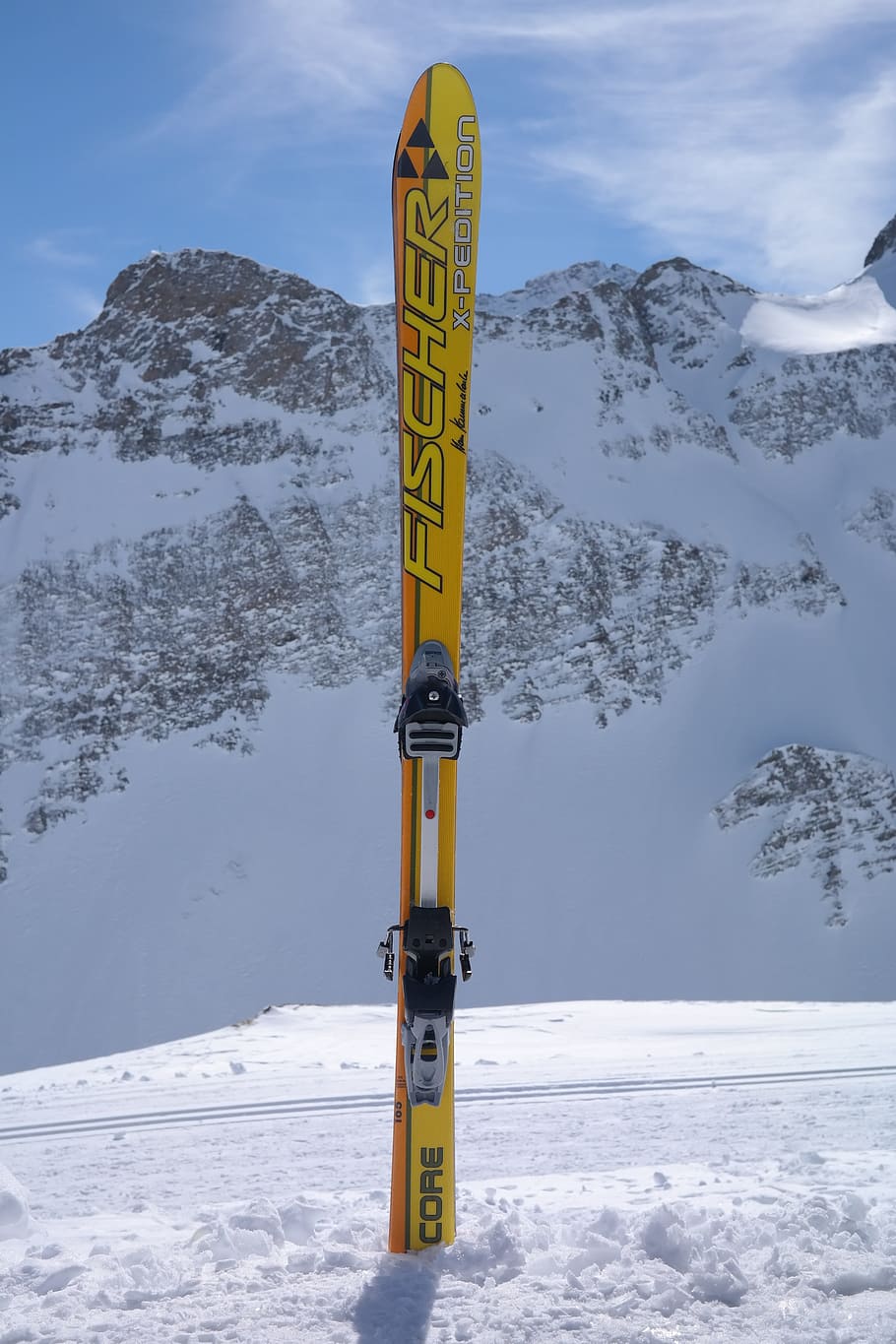 ski, skiing, surreptitious advertising, fischer, fischer ski, touring skis, yellow, ski area, pizol, winter