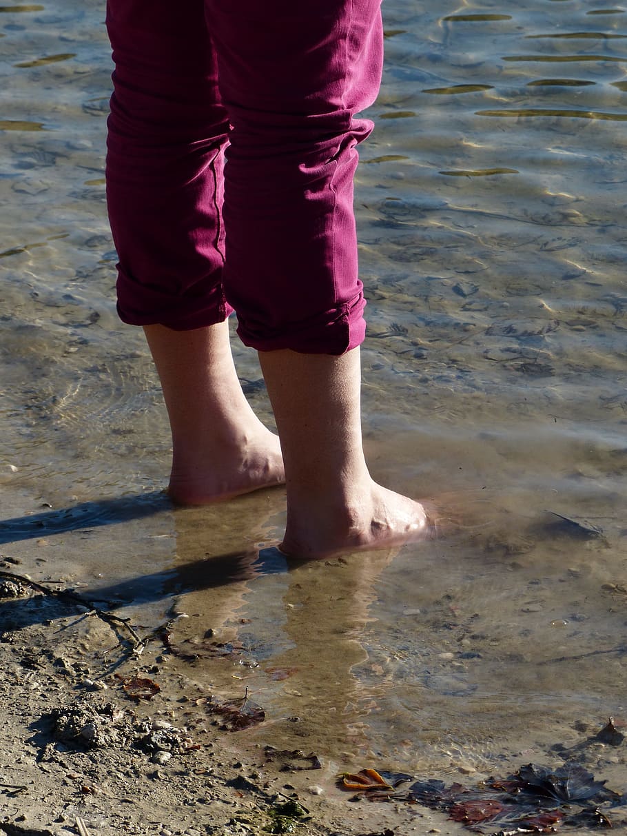 barefoot, water, lake, cold, legs, frisch, low section, beach, real people, human leg