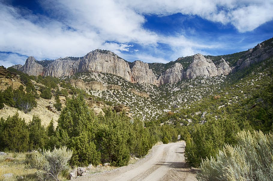 cliffs, gravel road, sage brush, wyoming, wind river, usa, america, colorful, arid, clouds