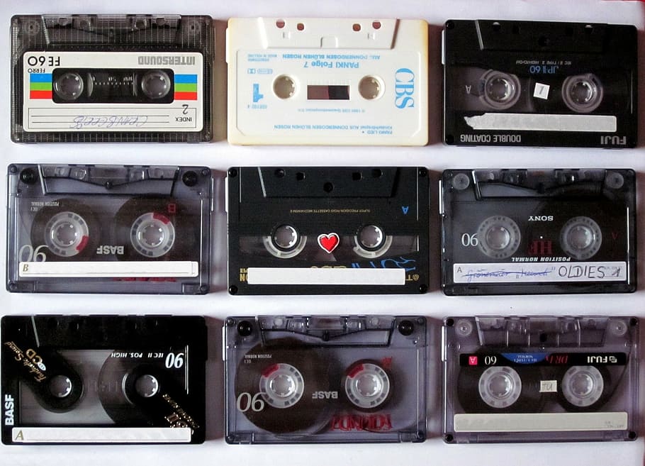 9, 各種タイトルのカセットテープ, 音楽カセット, カセット, mc, 音楽, ウォークマン, カセットレコーダー, 音楽を再生, 音楽を聴く