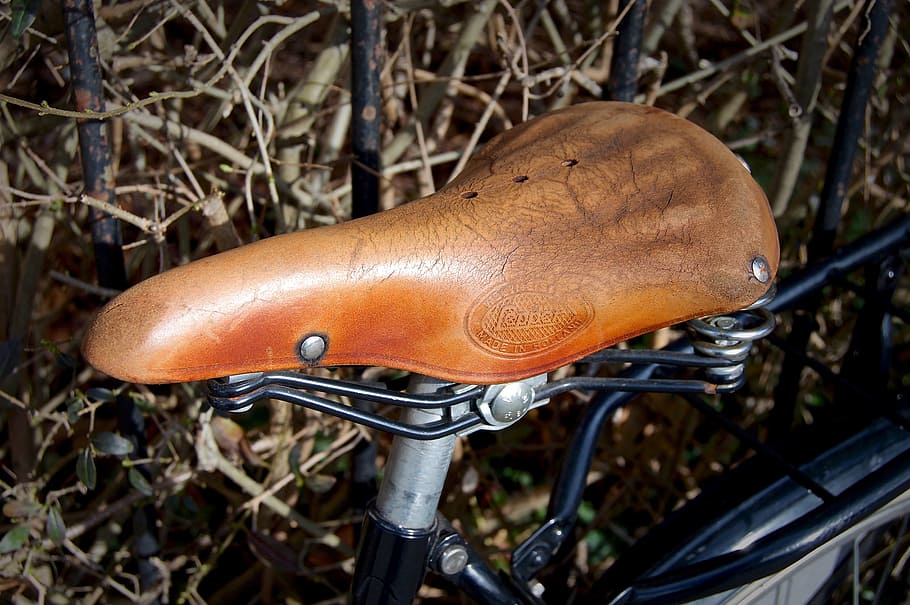 brown, leather bicycle sadle, saddle, bicycle saddle, leather saddle, suspension, hand labor, leather, spring, manufactory