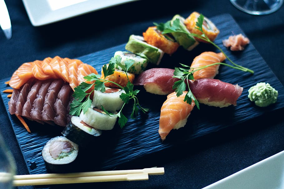 negro, tablero, al lado, palillos, sushi, salmón, japonés, cocinero, cocinero japonés, poder