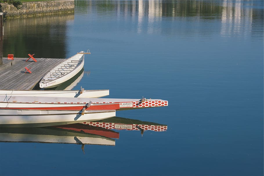 blanco, canoa, muelle, durante el día, rojo, barco, cuerpo, agua, barcos, lago