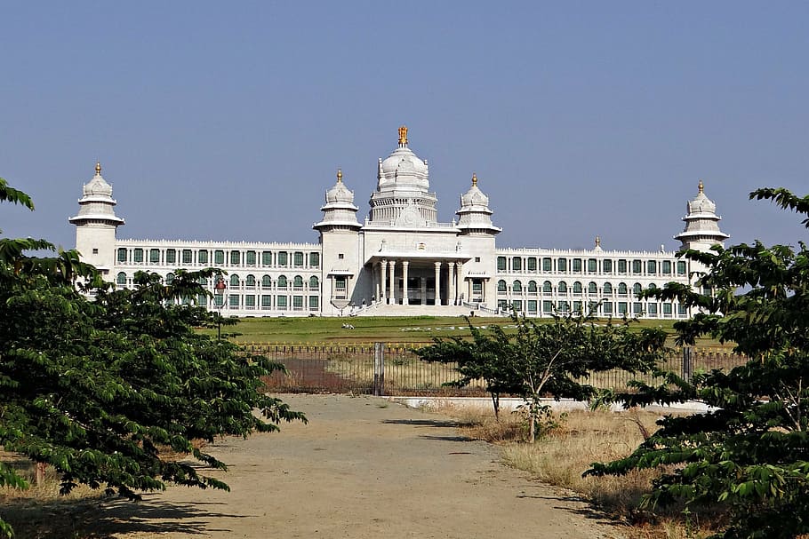 suvarna-vidhana-soudha, suvarna soudha, edificio de la legislatura, nuevo, green-field, belgaum, india, exterior del edificio, arquitectura, árbol