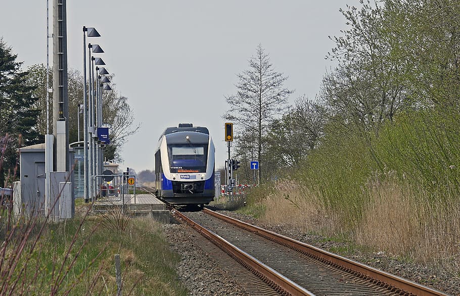 Branch Line, Breakpoint, Platform, single-track, rural, tráfico ferroviario, ferrocarril, vagón, vagón diesel, br 642