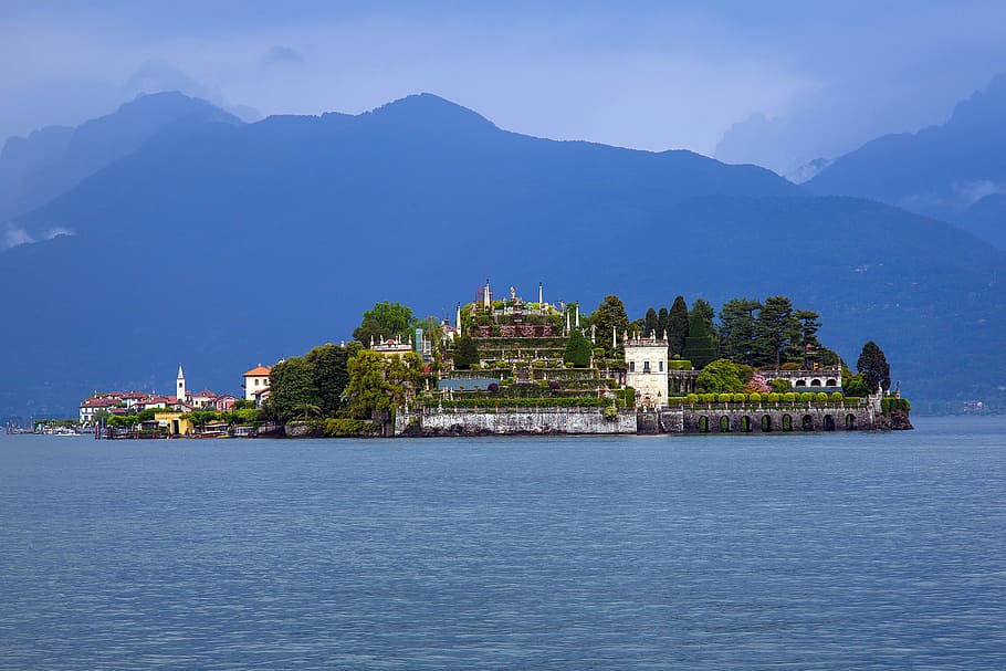ilha, arranha-céu, fotografia de paisagem de construção, lago maggiore, isolabella, itália, lago, hora azul, azul, montanha