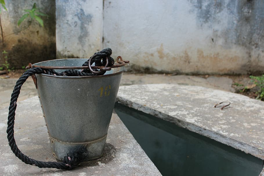 Prop, Bucket, Nature, Model, water, focus on foreground, day, close-up, outdoors, metal