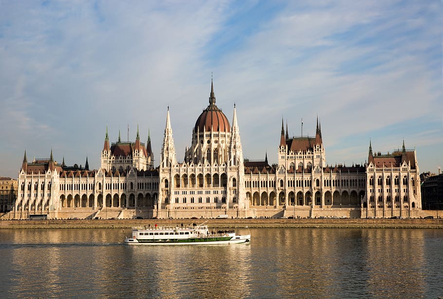 branco, castelo, ao lado, corpo, agua, barco, Budapeste, Hungria, Parlamento, Edifício