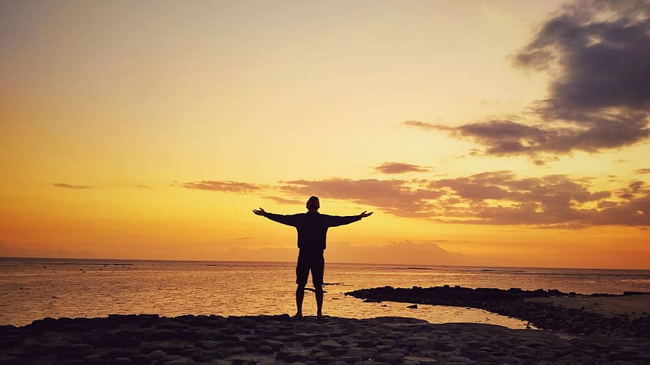 puesta de sol, solo, playa, maravilloso, indonesia, isla de lombok, cielo, brazo humano, brazos extendidos, de pie
