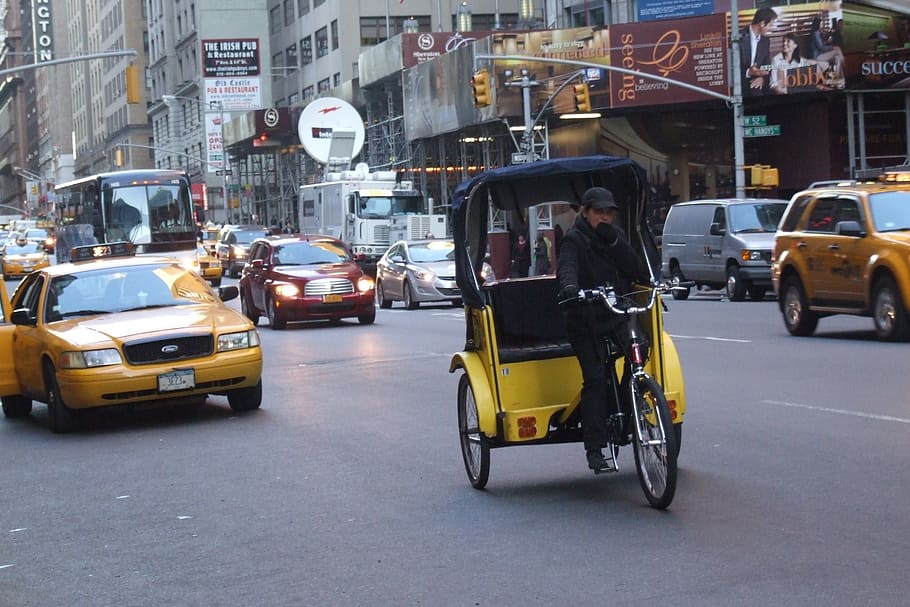 hombre, equitación, auto rickshaw, calle, durante el día, nueva york, ciudad, edificios, construcción, edificio