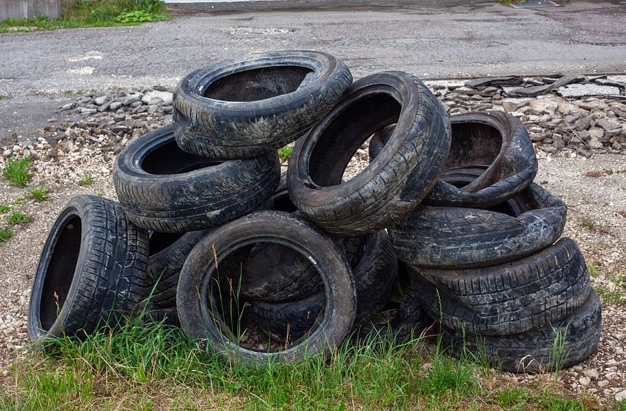 maduro, pneus velhos, micro plástico, pneus para automóveis, lixo, lixo selvagem, eliminação, meio ambiente, plástico, poluição