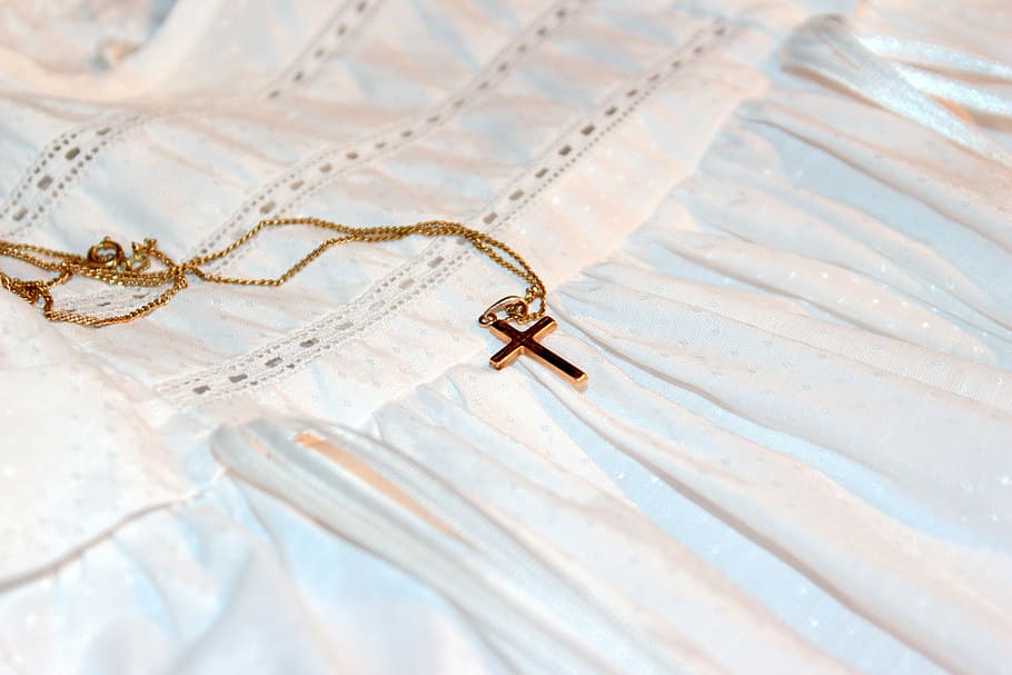 color dorado, cruz, collar colgante, blanco, textil, cruz dorada, cadena, pulsera de bautizo, símbolo, fe