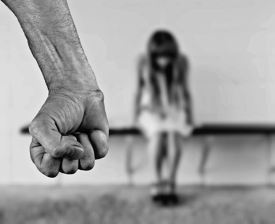 foto em escala de cinza, humano, mão, menina, fundo, medo, mulher, parar, violência contra mulheres, abuso