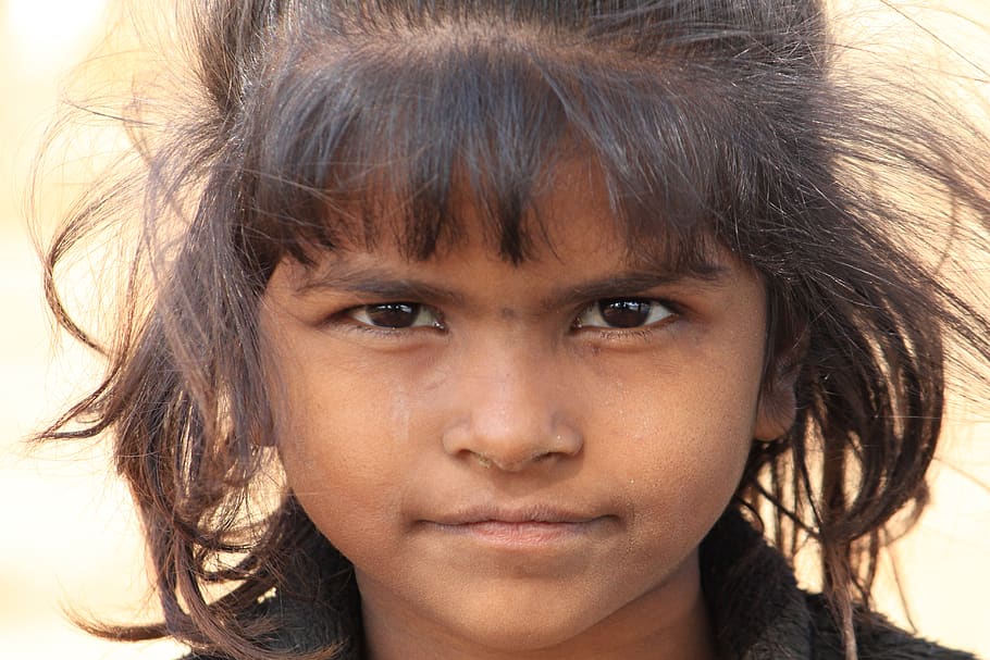 pobre niña, feliz, niña, pobreza, india, linda, felicidad, sonrisa, hembra, al aire libre
