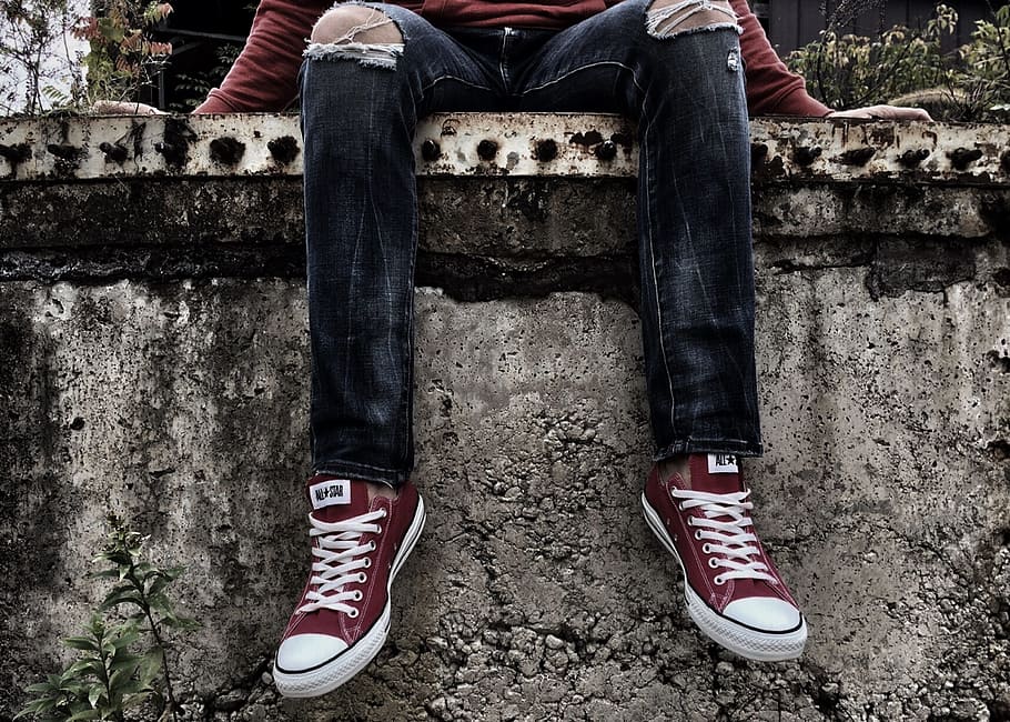 youth, converse, jeans hoodie, scene, low section, shoe, real people, human leg, one person, lifestyles